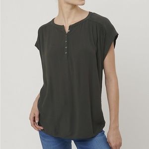 NWT HENLEY MIXED MEDIA TOP